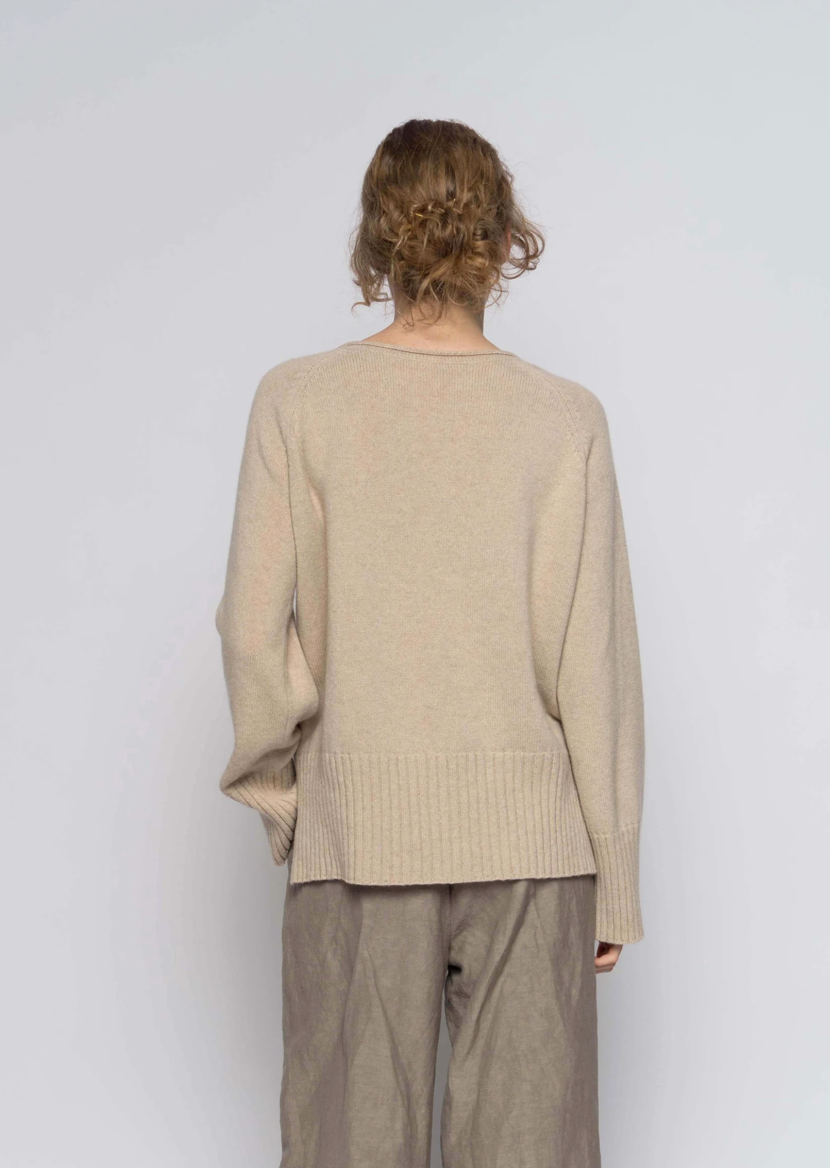 SWETER W KOLORZE OWSIANKI